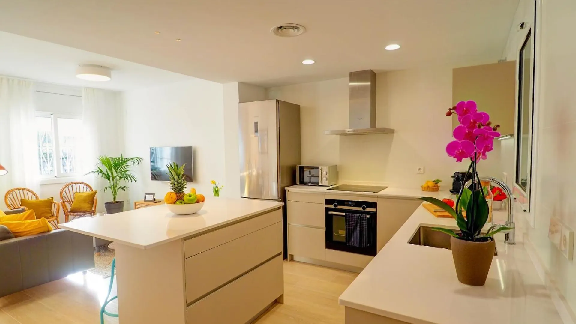 Sebastian Patio By Hello Homes Sitges Apartment