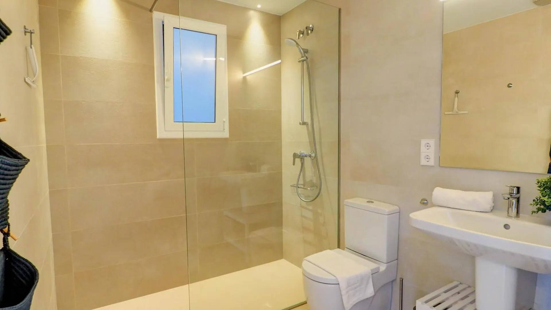 Sebastian Patio By Hello Homes Sitges Apartment