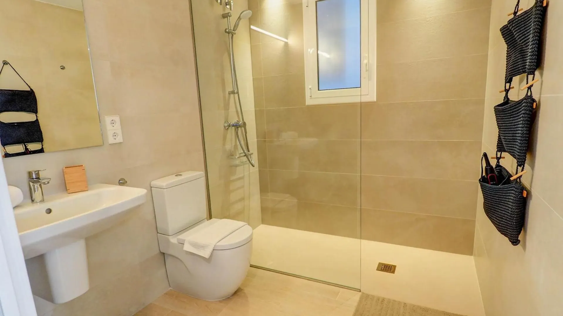 Sebastian Patio By Hello Homes Sitges 0*,