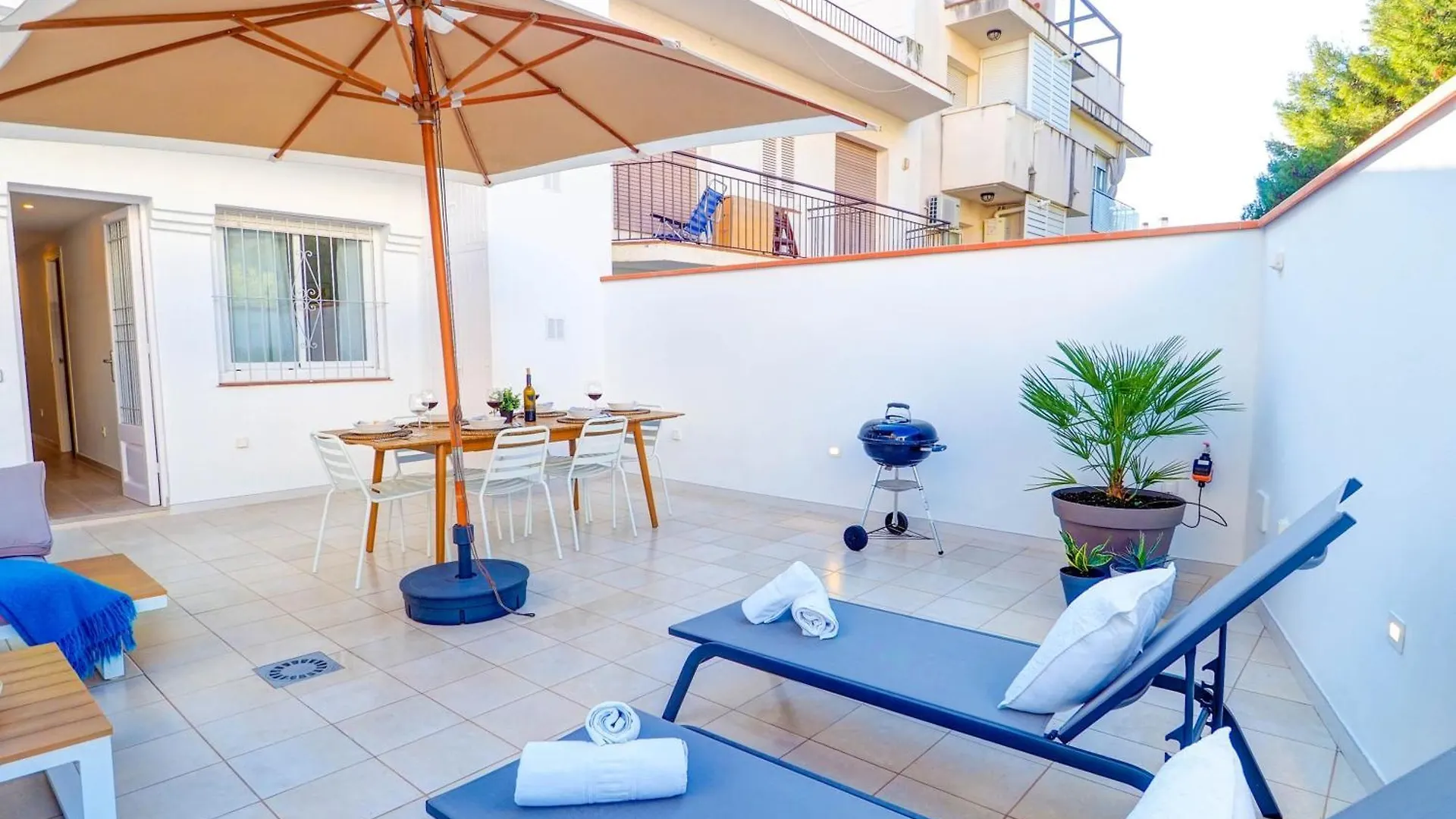 Sebastian Patio By Hello Homes Sitges